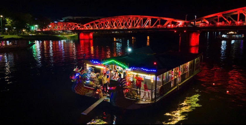 Ca Huế Trên Sông Hương