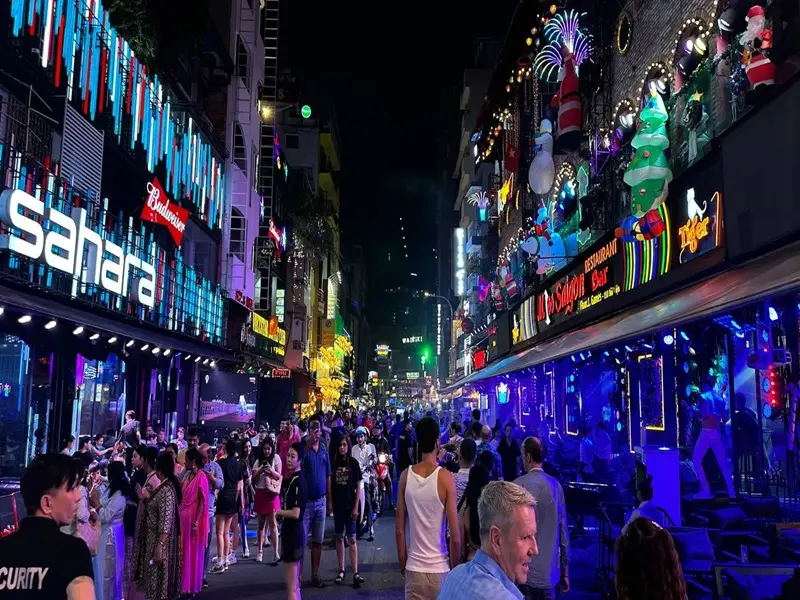 Quẩy hết mình tại các quán bar, quán rượu, câu lạc bộ tại Bui vien walking street