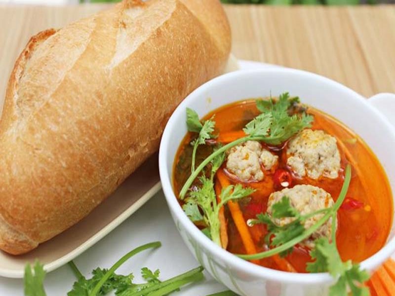 Cầu Nhà Đèn - quán bánh mì xíu mại Đà Lạt ngon nấc tiếng