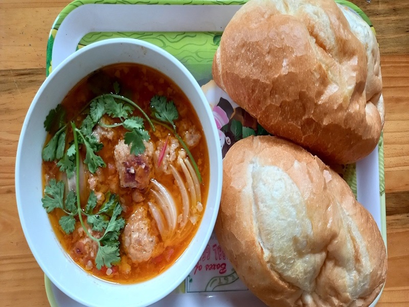 Bánh mì xíu mại Bé Linh Đà Lạt