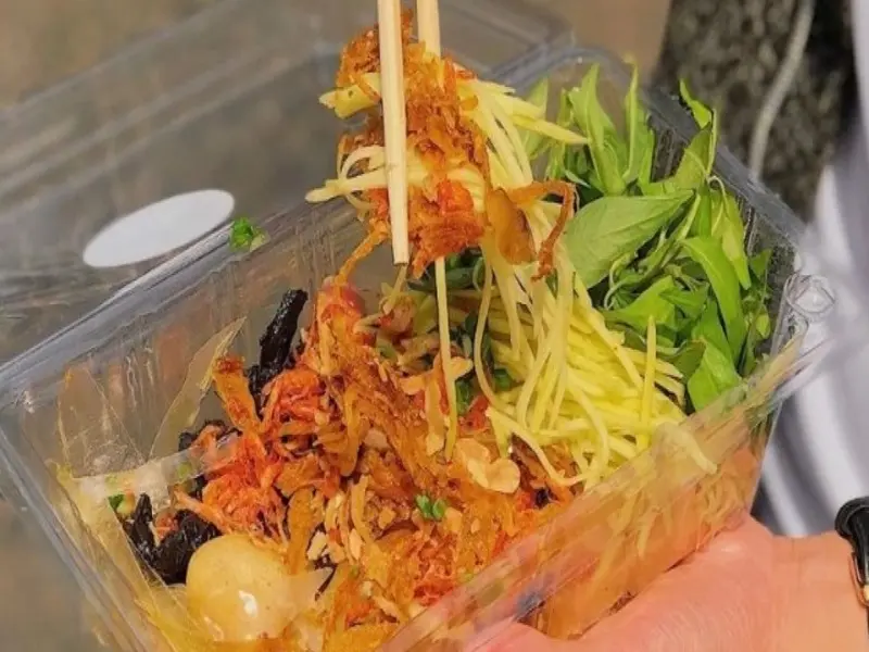 Bánh tráng chấm Cô Gánh - Quán bánh tráng trộn Sài Gòn nổi tiếng