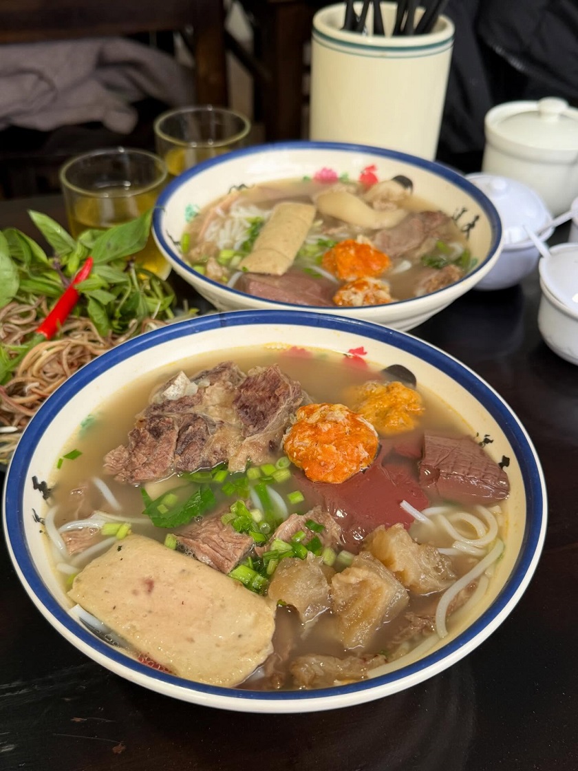 Quán bún bò Huế Bà Tuyết - Địa điểm quán bún khiến bạn say