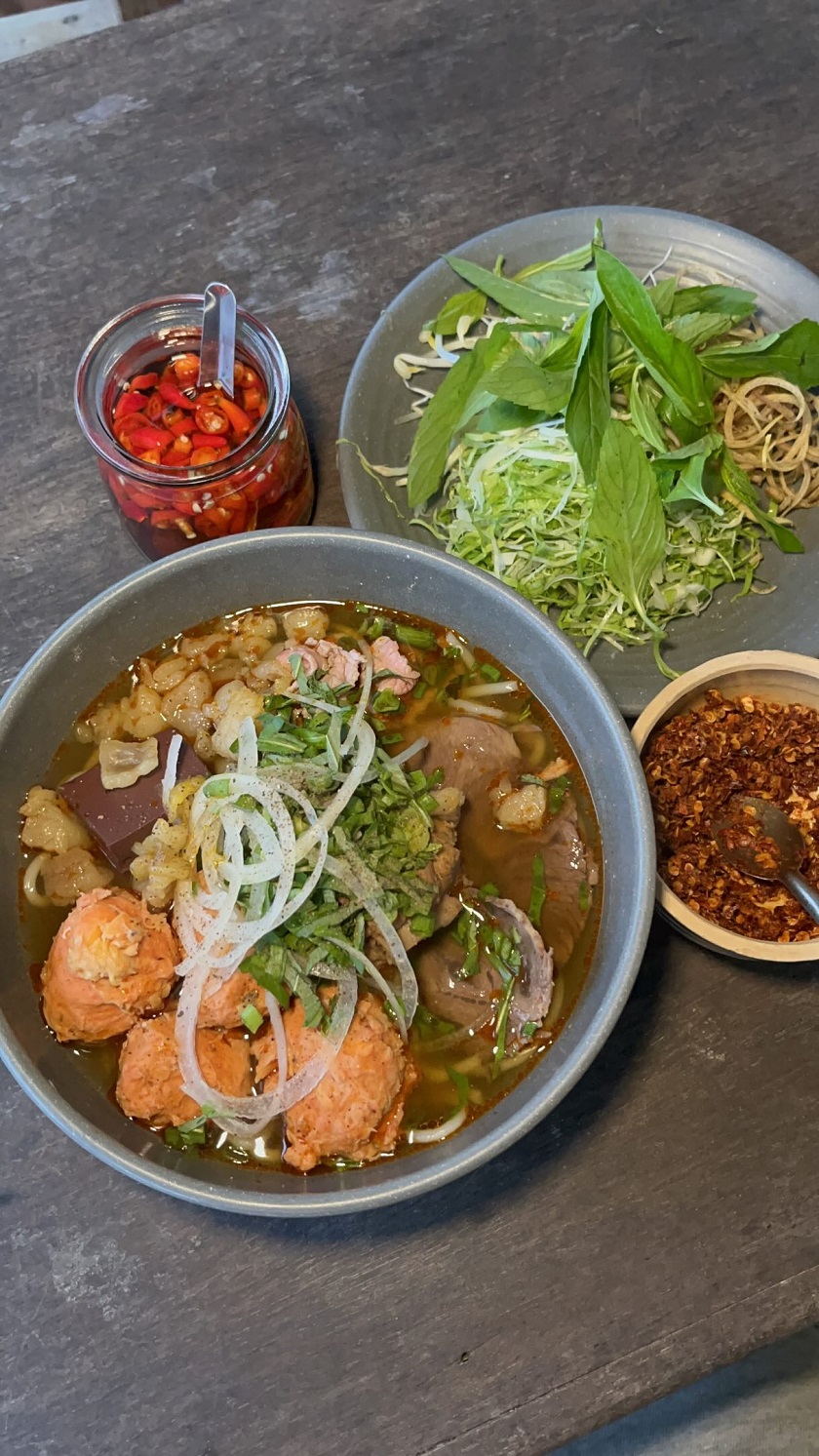 Bún bò Huế Bà Gái