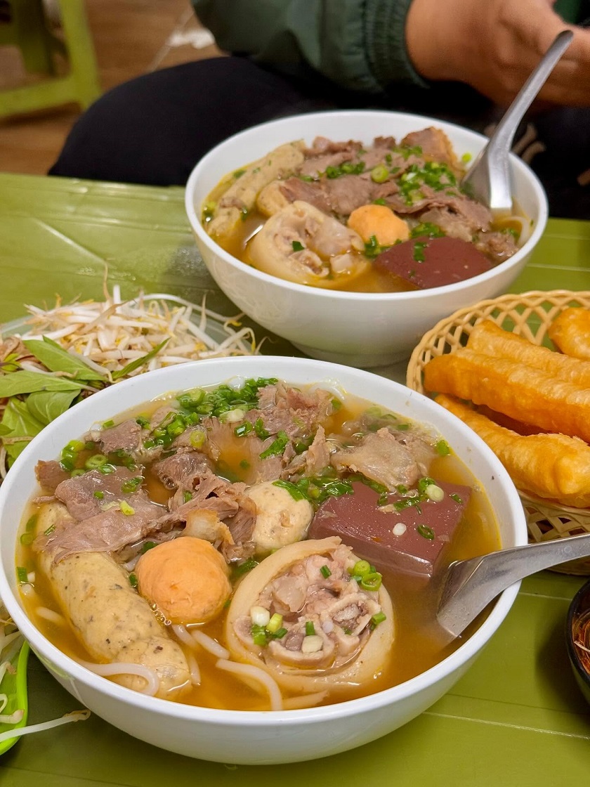 Bún bò Huế O Cương - Chú Điệp