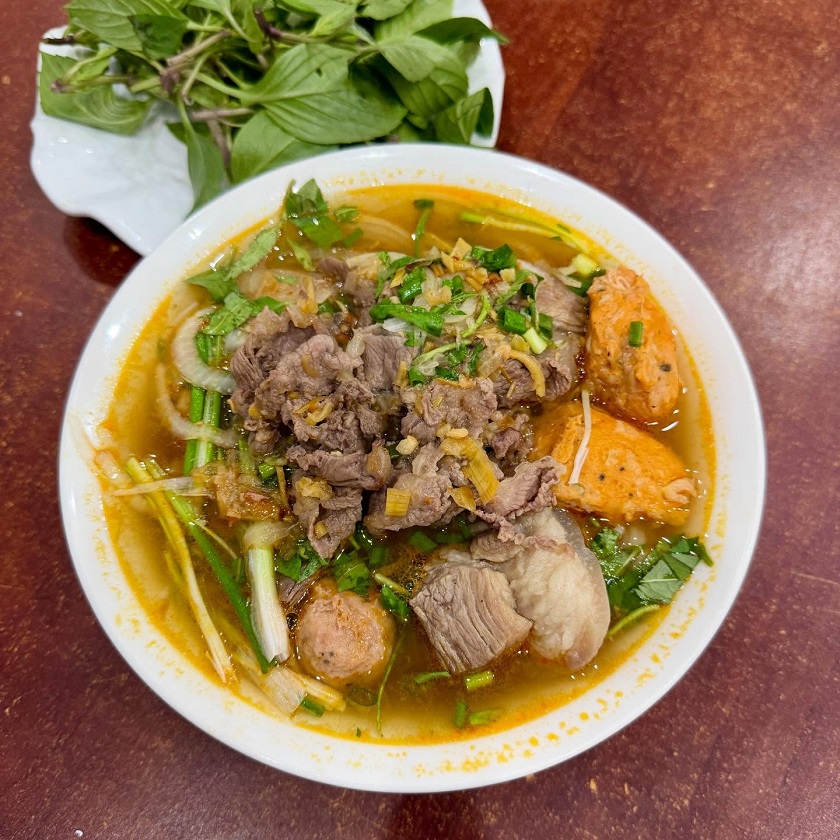 Quán bún Bò Mệ Kéo - Quán bún bò Huế nổi tiếng