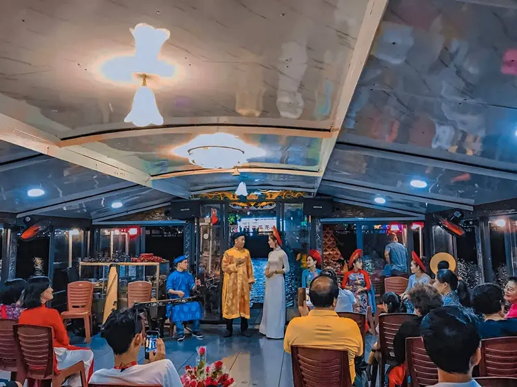 a Huế trên sông Hương: Nét đẹp văn hóa vượt thời gian