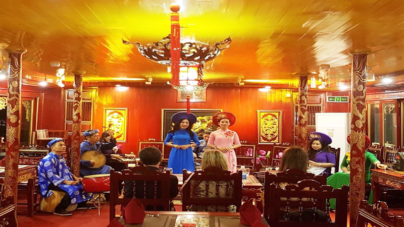 ca huế trên sông hương