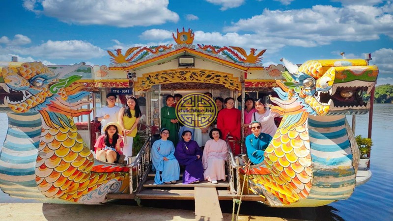 Ca Huế trên sông Hương