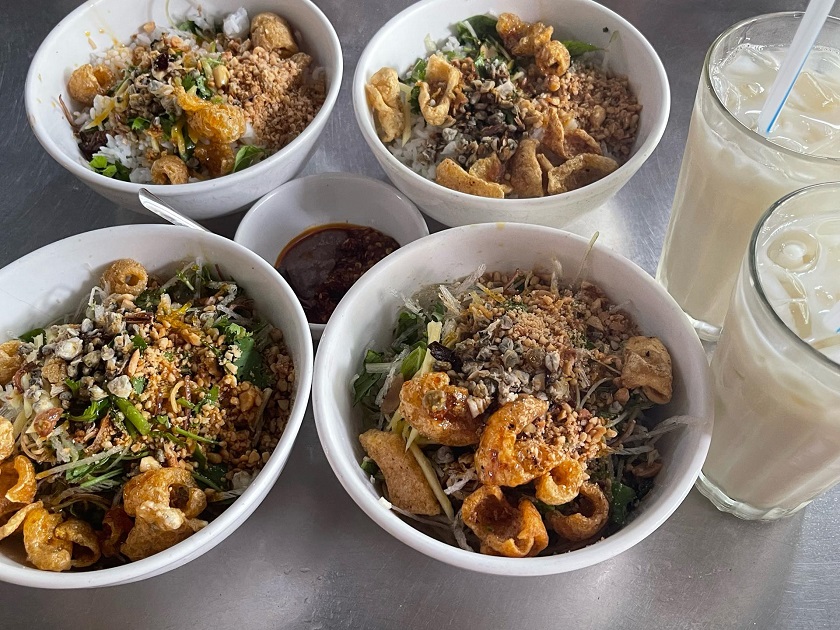 Cách thưởng thức bún huế chuẩn