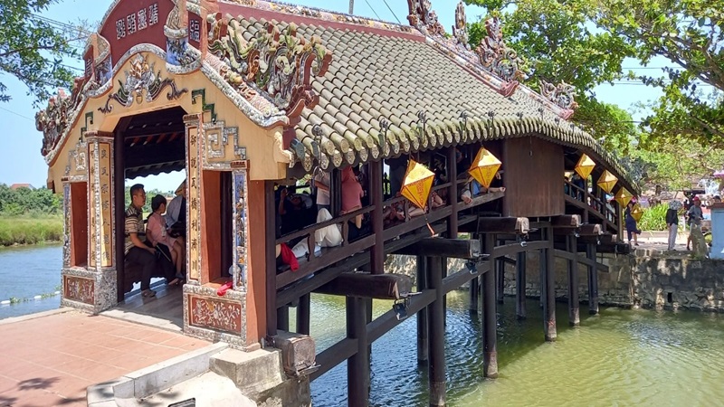 Cầu ngói Thanh Toàn 