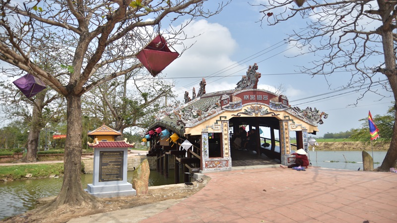Cầu ngói Thanh Toàn 