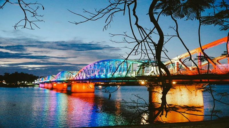 Cầu Tràng Tiền Huế