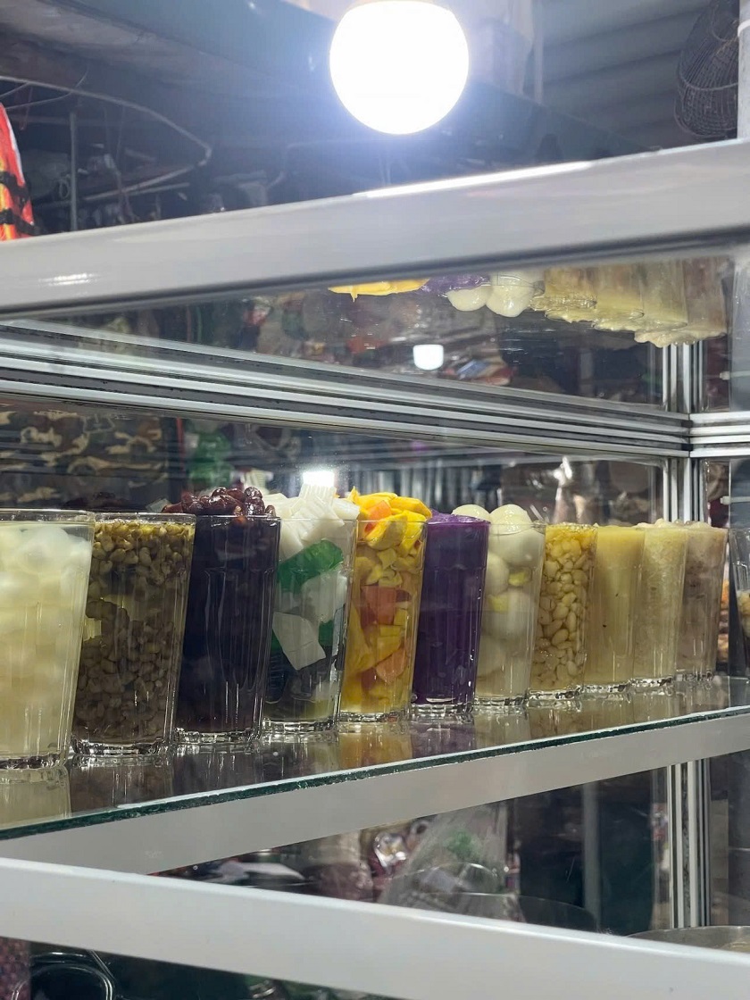 Quán chè chân cầu Trường Tiền - Quán chè mang đậm truyền thống Huế