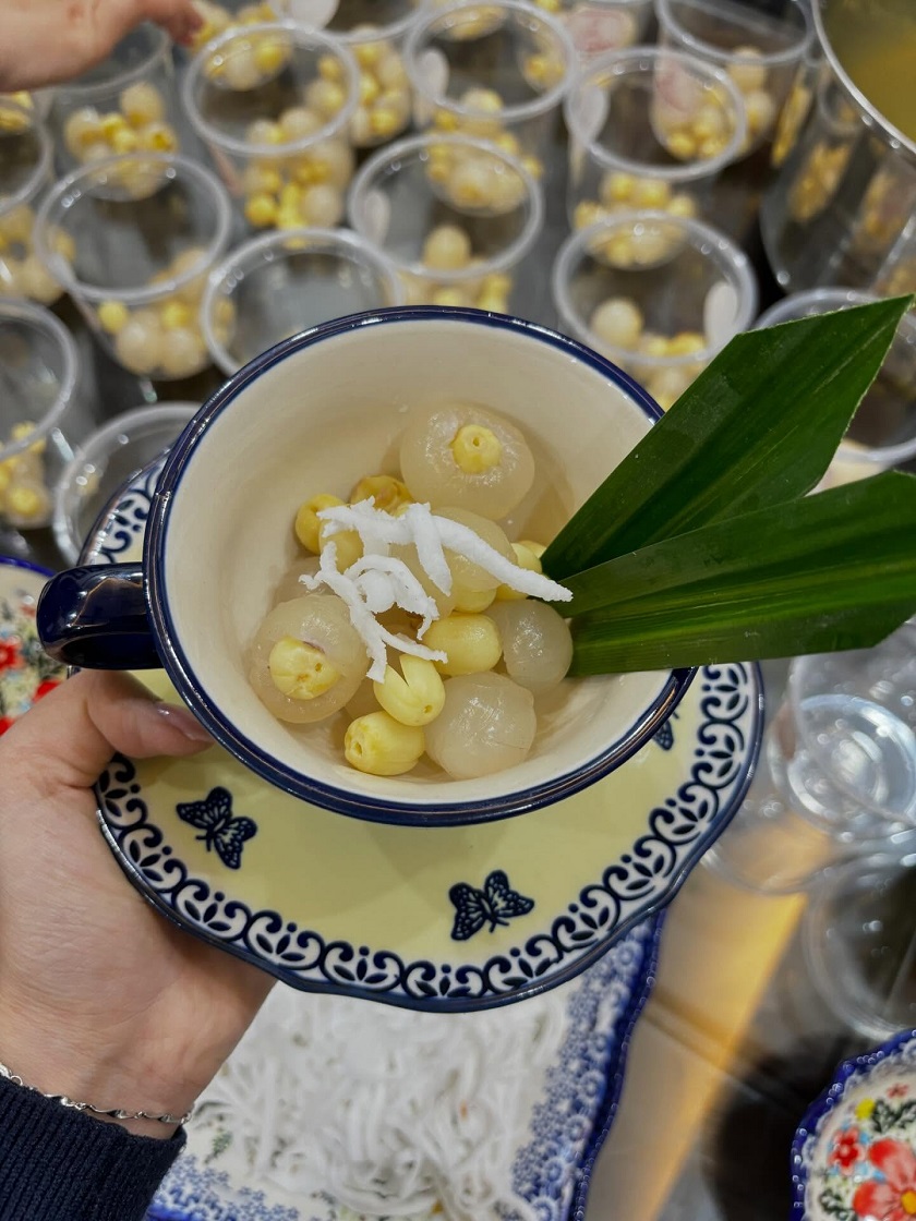 Chè sen - Món chè làm nên thương hiệu của chè Hẻm