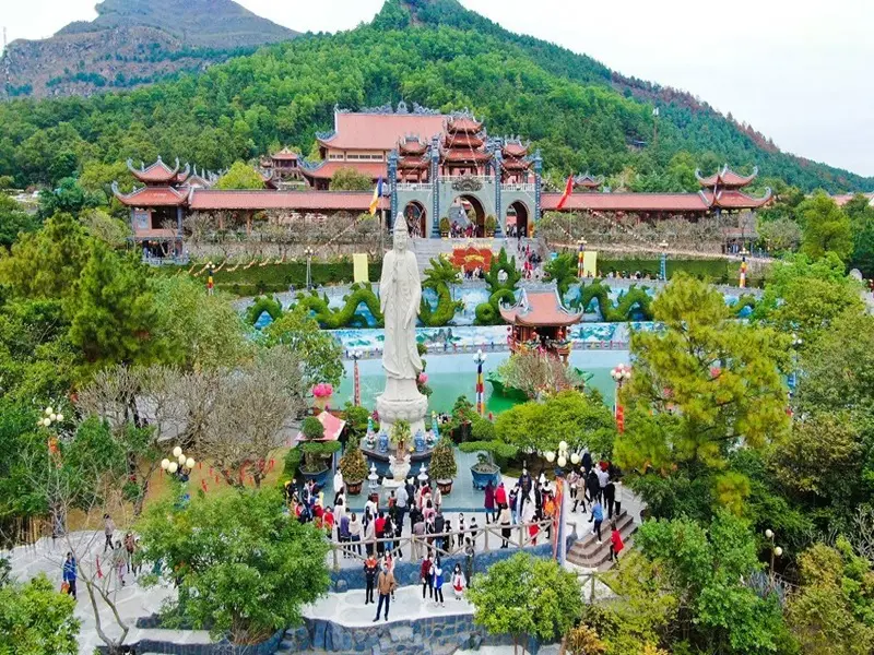 Chùa Ba Vàng