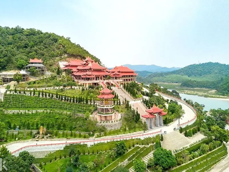 Chùa Ba Vàng