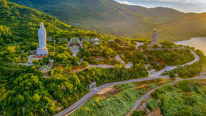 Tháp Xá Lợi và khuôn viên Chùa Linh Ứng Ngũ Hành Sơn