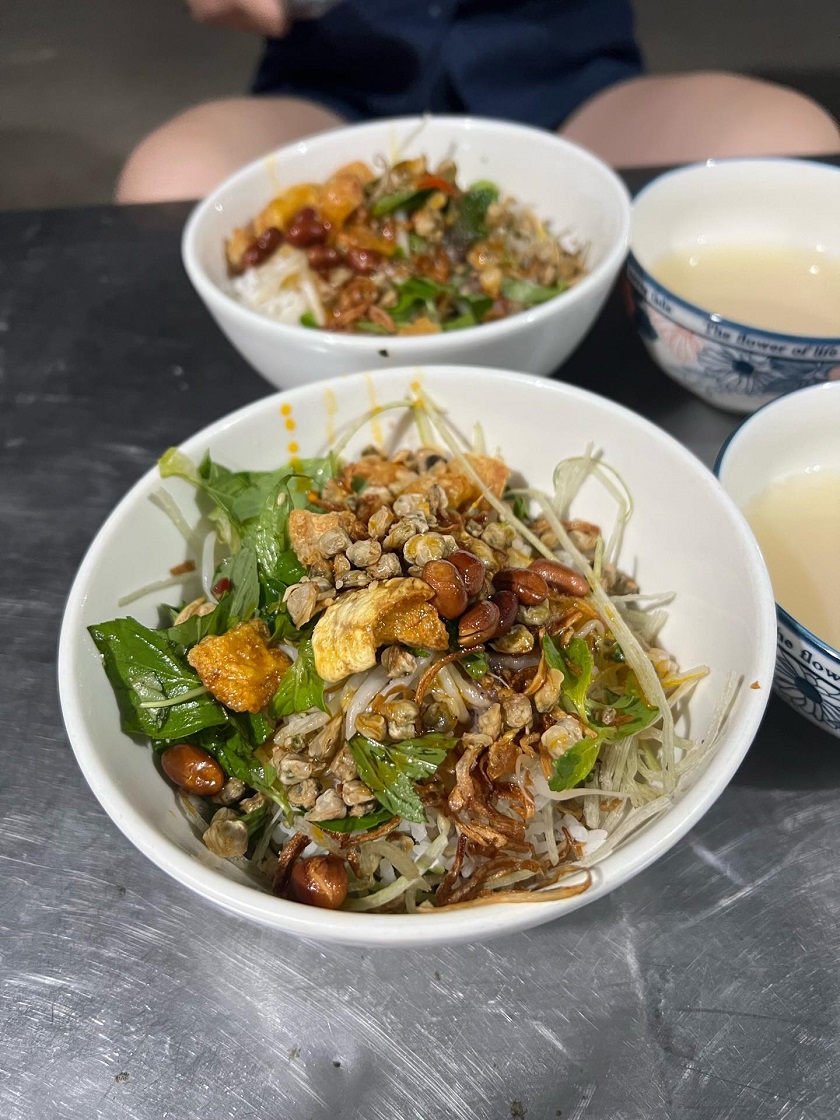 Cơm hến Đập Đá - Địa chỉ cơm hến Huế thu hút khách giới trẻ