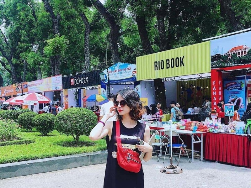 Tham gia hội sách, hội chợ 