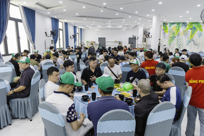 Đoàn danangbest tham quan ăn uống tại nhà hàng