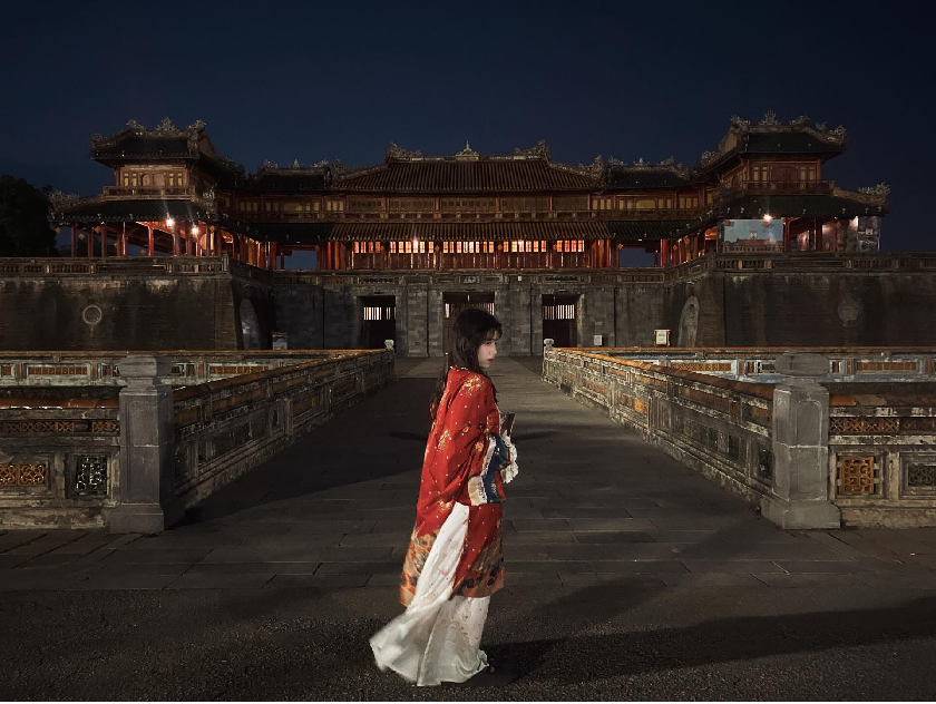 Đại Nội - Cung Đình Thức Giấc Trong Đêm