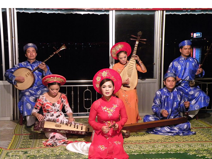 Ca Huế Trên Sông Hương