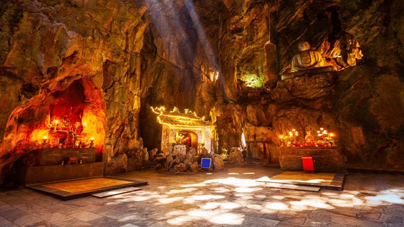 Động Huyền Không Ngũ Hành Sơn