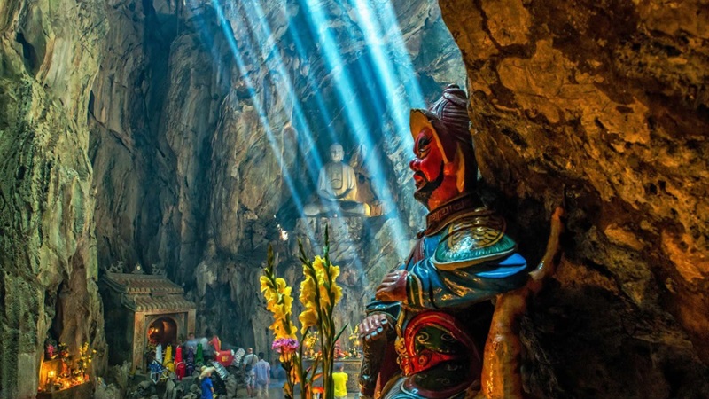 Động Huyền Không Ngũ Hành Sơn