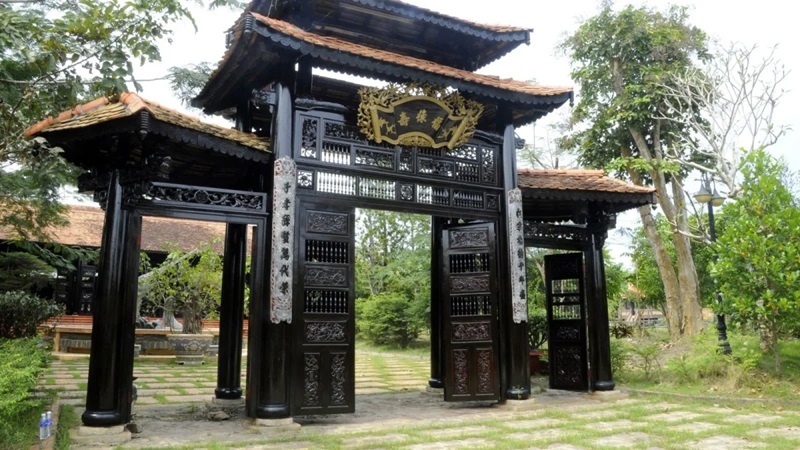 Làng cổ Phong Nam