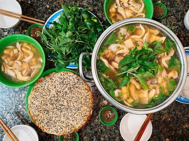 lẩu gà lá é Đà Lạt