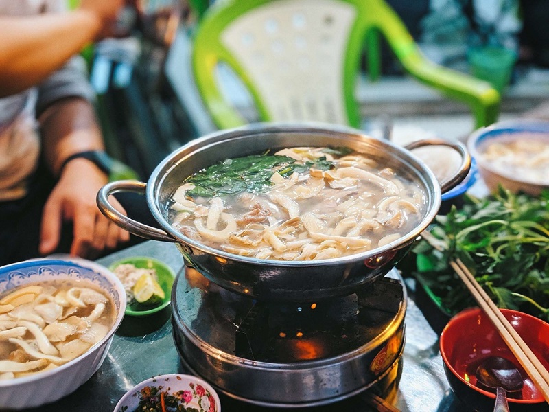lẩu gà lá é Đà Lạt