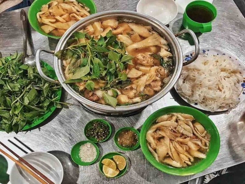 Lẩu gà lá é Tao Ngộ 63 Phùng Đổng Thiên Vương 