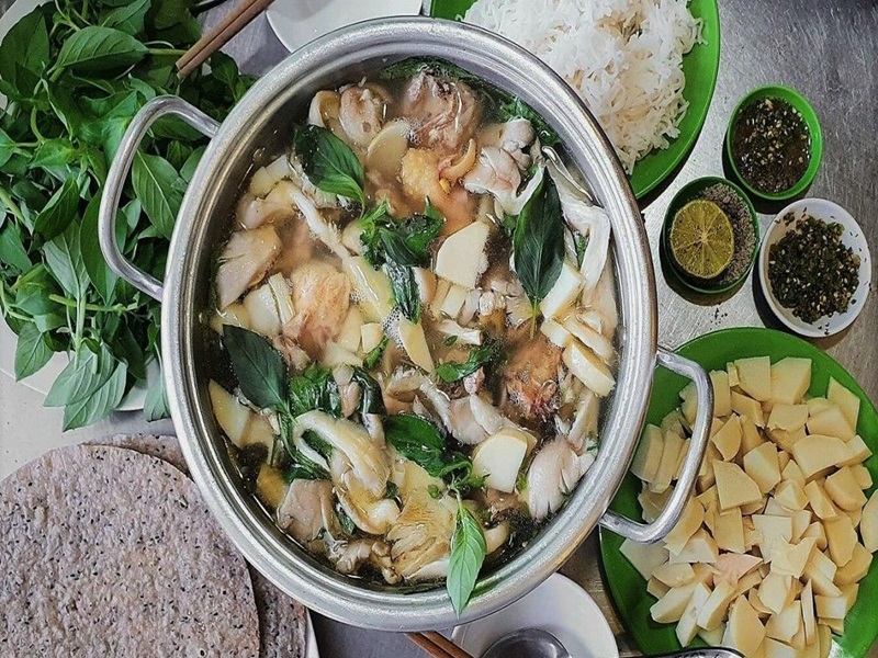 Lẩu gà lá é Tao Ngộ 63 Phùng Đổng Thiên Vương 