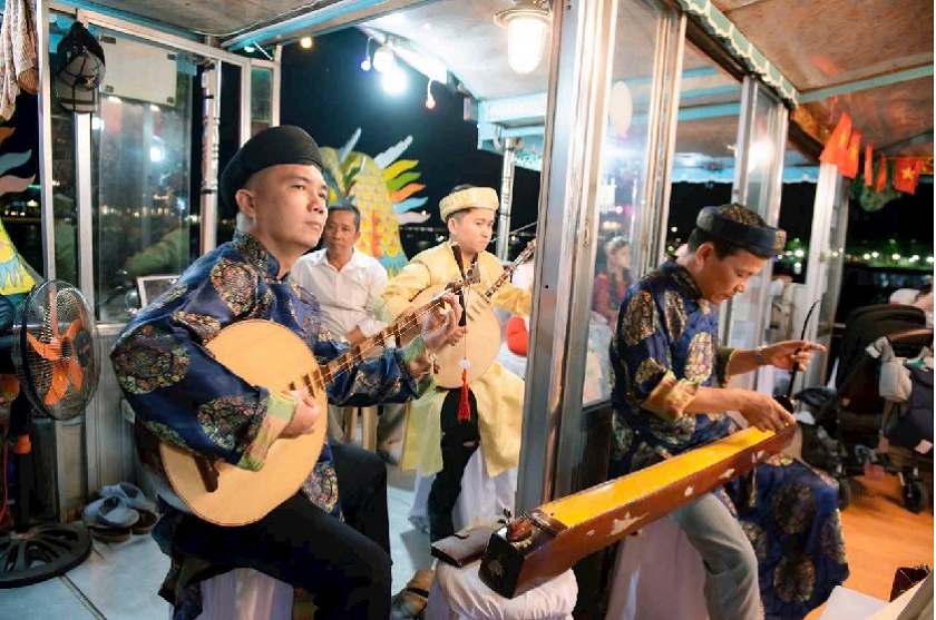 Ca Huế Trên Sông Hương