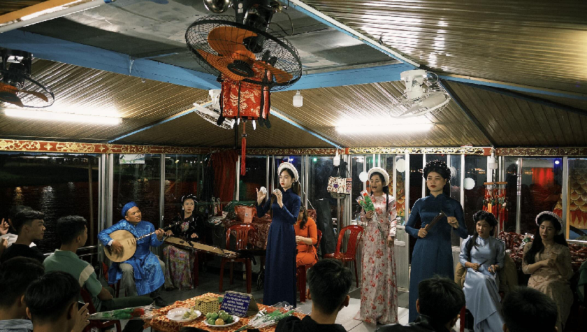 Ca Huế Trên Sông Hương