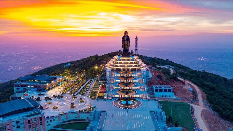 Núi Bà Đen Tây Ninh