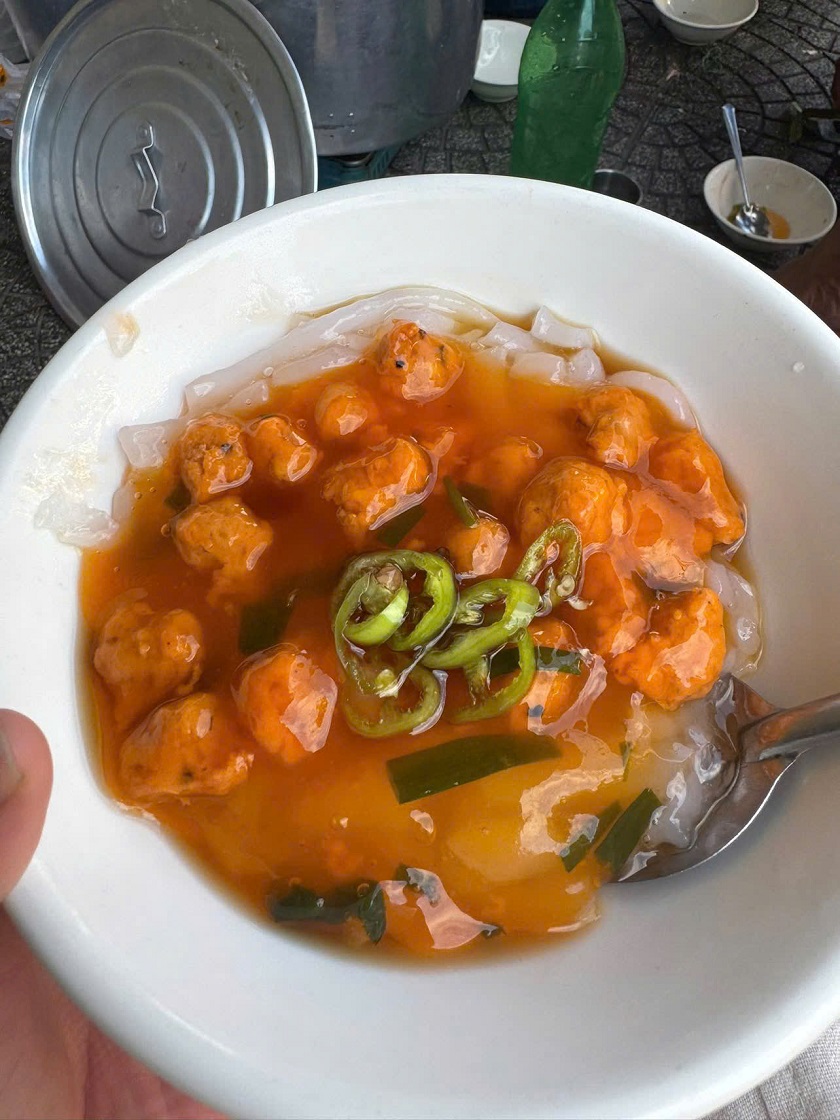 Quán bánh canh Nam Phổ O Hằng tại trung tâm xứ Huế