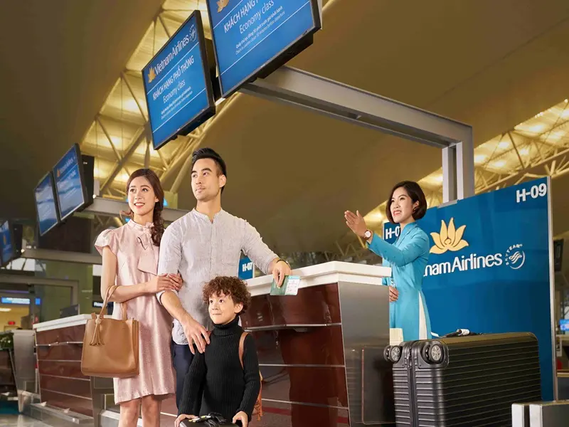 Làm thủ tục Vietnam Airlines tại quầy