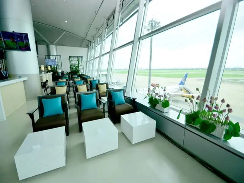 Di chuyển ra phòng chờ của Vietnam Airlines