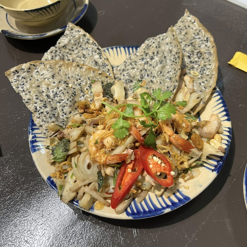 Vả trộn Huế mang hương vị gì mà gây thương nhớ cho bao người?