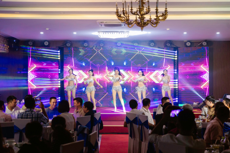 Nhà Hàng Tổ Chức