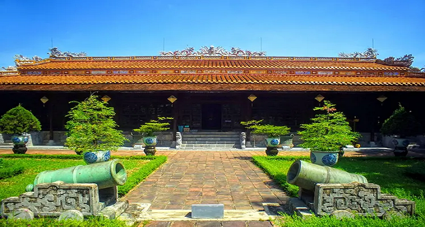 Điện Long An Huế: lịch sử, kiến trúc và kinh nghiệm tham quan 2026