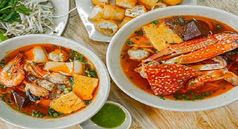 Hương vị truyền thống - Bánh canh cua Huế thơm ngon đậm đà
