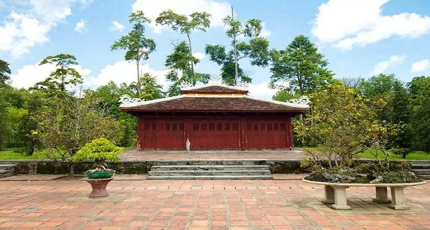 Điện Địa Tạng Huế: lịch sử, giờ mở cửa, kinh nghiệm vãn cảnh 2026