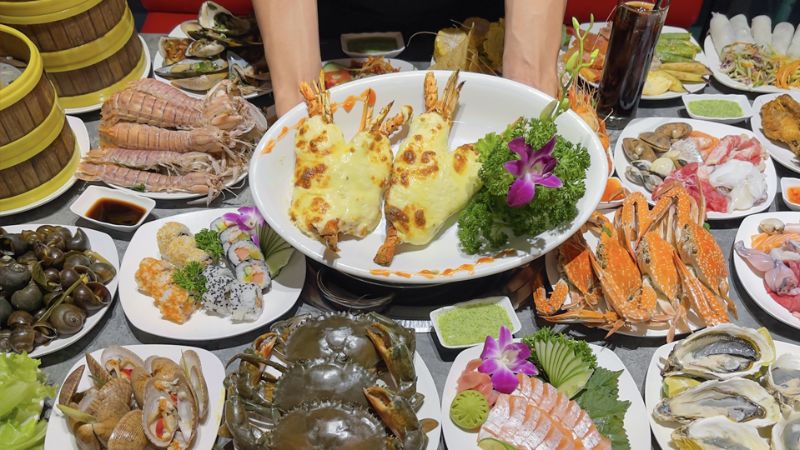 Buffet-hai-san-da-nang-9.jpg Buffet Hải Sản Đà Nẵng 2026: Giá Vé, Quán Ngon Và Kinh Nghiệm Đi Ăn