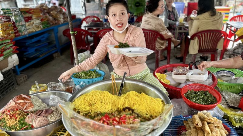 Các Chợ Ở Huế Nên Ghé Khi Muốn Mua Đặc Sản Và Ăn Uống