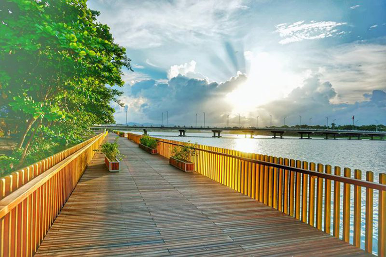 Cầu Gỗ Lim Huế - Điểm check-in lý tưởng bên dòng sông Hương 