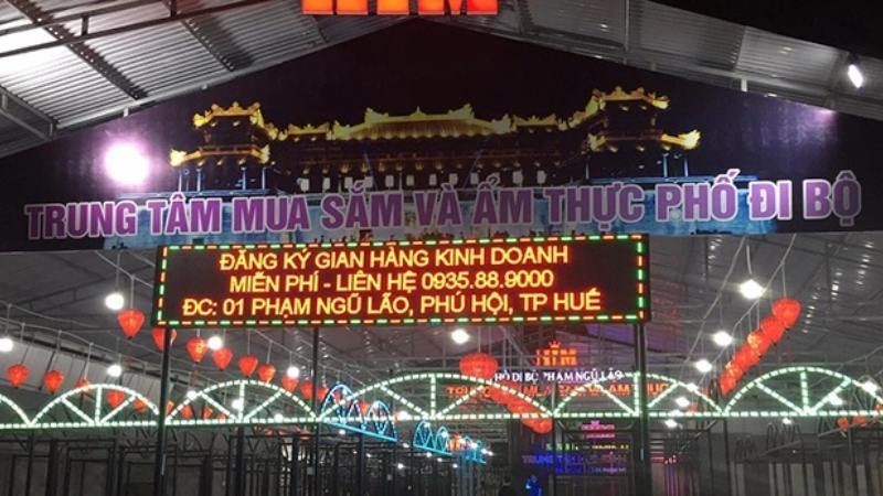 Lạc lối giữa không gian chợ đêm Huế 