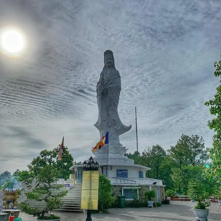 Chùa Phật Đứng Huế: Di tích tâm linh độc đáo của thành phố cố đô