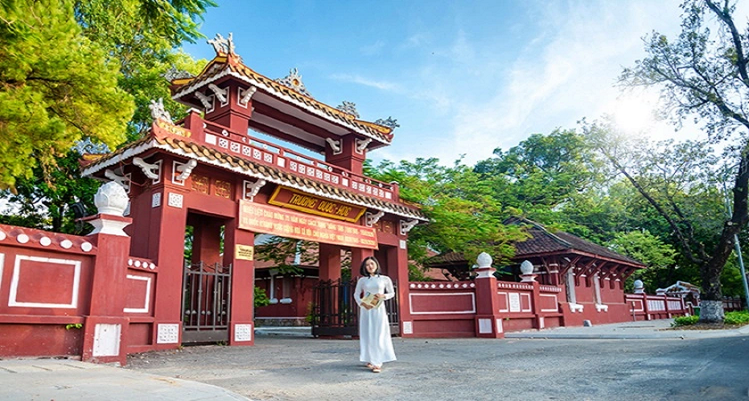 Tham quan Trường Quốc học Huế - Ngôi trường nổi tiếng xứ cố đô